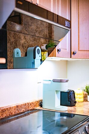 Private kitchen - Sunny Garden Retreat • Elegant Queen Rooms Near Transit (Toronto)