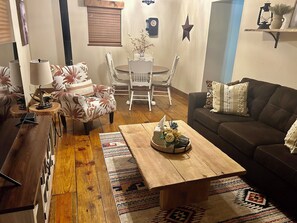 Smart TV, fireplace