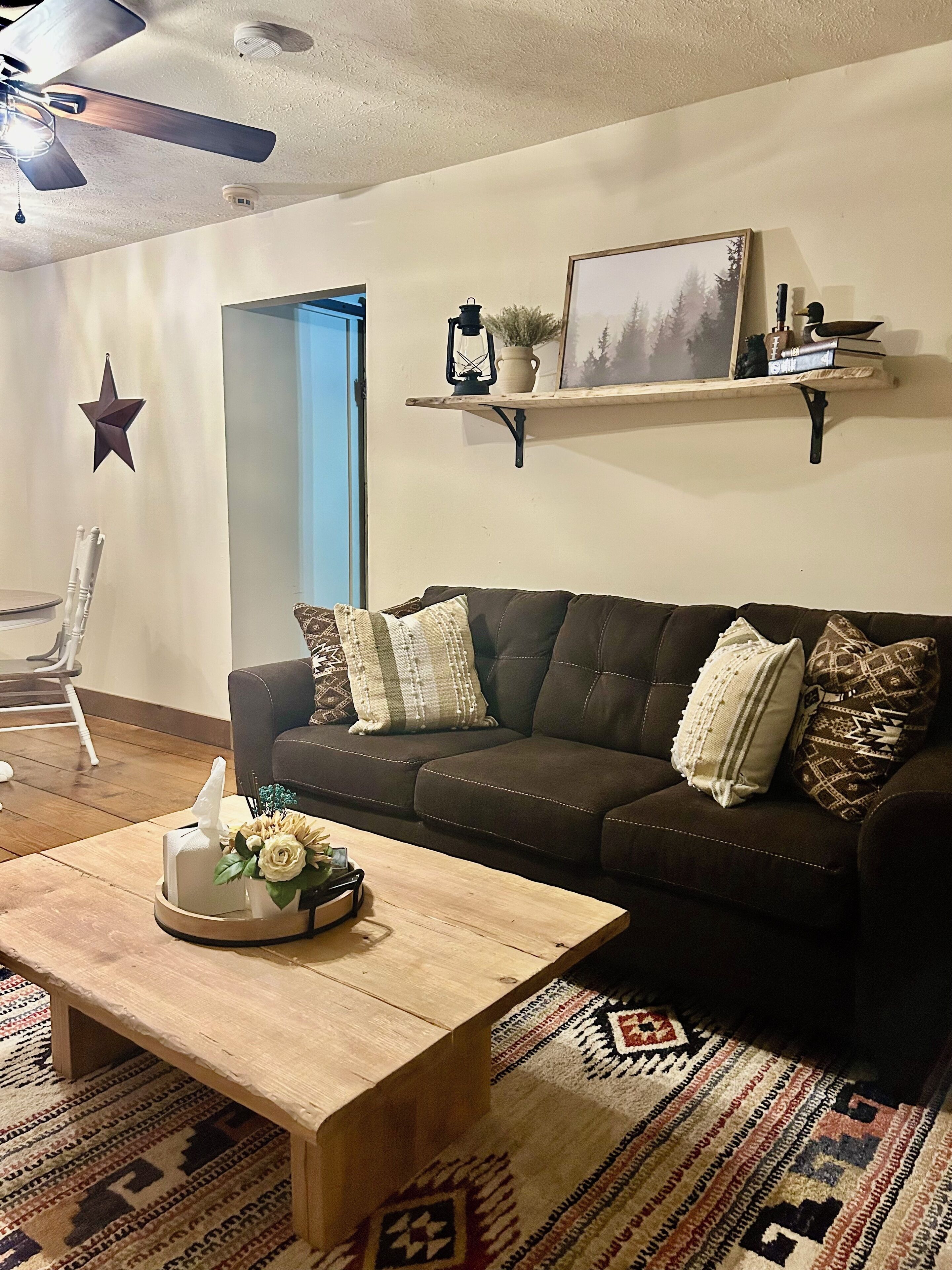 Smart TV, fireplace