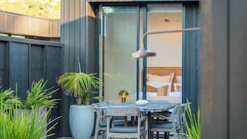 Vila superluxo, vista para o jardim | Terraço/pátio