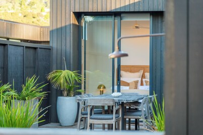Waiata Beach House - Onetangi Beach