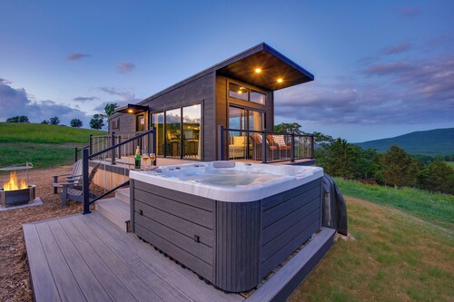 Hart's Overlook | HOT TUB, Mtn Views + Private Pond!