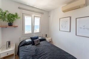 3 bedrooms, iron/ironing board, travel cot, free WiFi