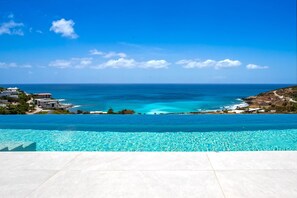 Outdoor pool - Infinite Blue Villa, Beachfront Elegance with Infinity Pool  | Infinite Blue Villa (Sint Maarten)