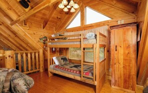1 bedroom, free WiFi, bed sheets - Mountain Fun - Cozy cabin with pool table and home theater! (Sevierville)