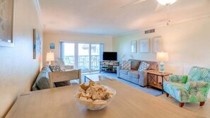 TV, DVD player, printers - Beachside Chateau - Pool/Ocean View - Free Parking (New Smyrna Beach)