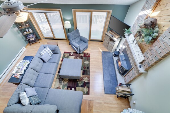 Smart TV, fireplace, table football