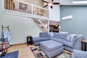 Smart TV, fireplace, table football - New Listing: On the Rocks in the Hideout (Lake Ariel)