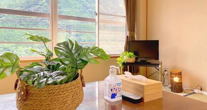 A hot spring inn located in the Chiku Gorge surrou / Haibaragun Shizuoka