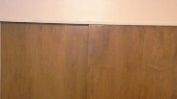 2 camere, una scrivania, ferro/asse da stiro, Wi-Fi gratuito