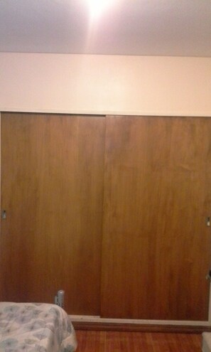 2 chambres, bureau, fer et planche à repasser, Wi-Fi gratuit