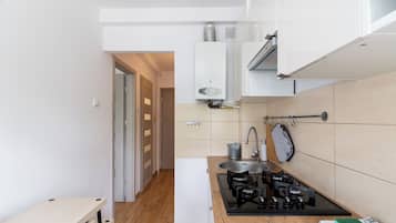 Réfrigérateur, micro-ondes, plaque de cuisson, lave-vaisselle