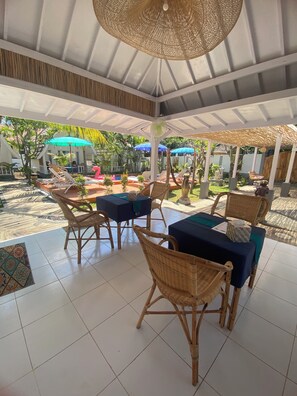 Free daily cooked-to-order breakfast - New Balengku Dua Hotel (Gili Air)