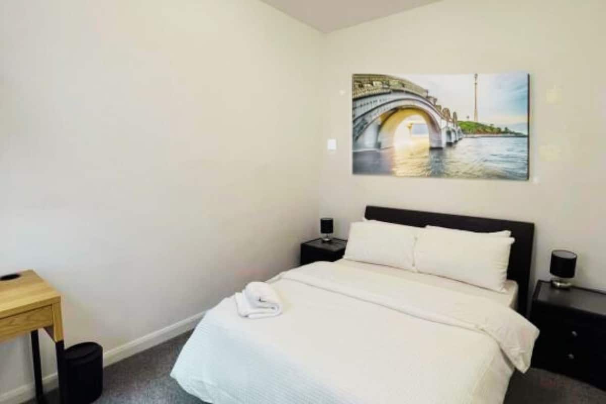 Comfort Double Room | 1 bedroom, individually furnished, laptop workspace, iron/ironing board