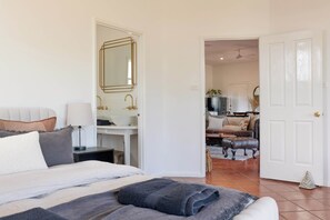 2 chambres, fer et planche Ă repasser, Wi-Fi gratuit, draps fournis