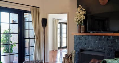 The Caretakers Cottage- Tranquil countryside escape