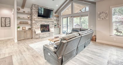 Newly built cabin with private 2 acres, pool & hot tub