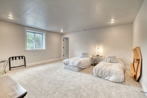 5 chambres, fer et planche à repasser, lit de bébé portatif, Wi-Fi