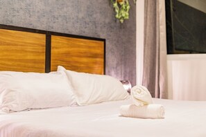 Iron/ironing board, WiFi, bed sheets