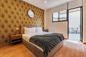 Iron/ironing board, WiFi, bed sheets