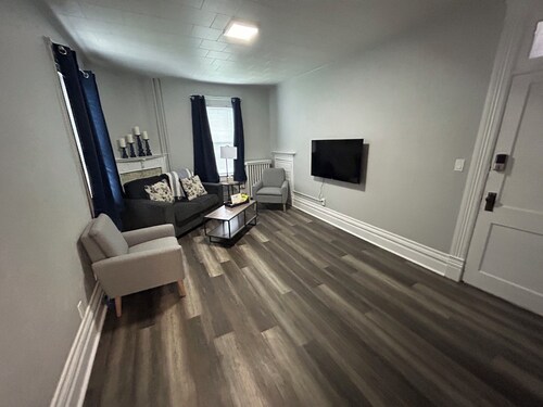 Nittany Nest: 2BR 1BA