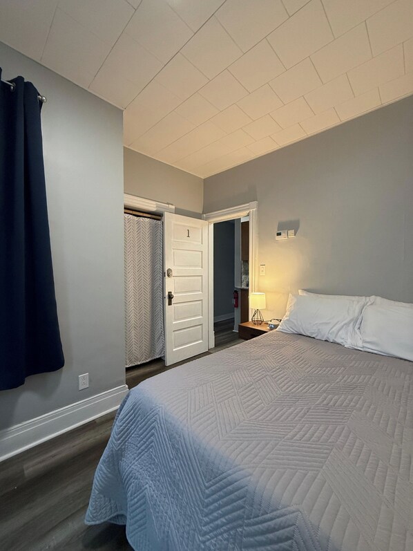 2 bedrooms, iron/ironing board, WiFi