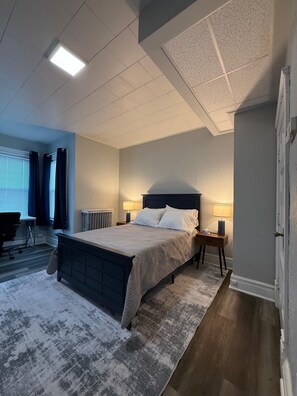 2 chambres, fer et planche à repasser, Wi-Fi, draps fournis