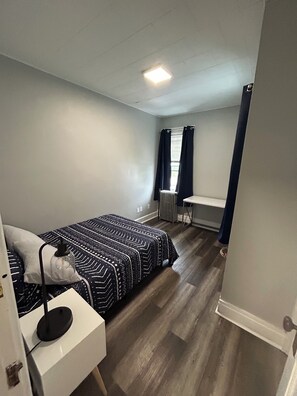 2 makuuhuonetta, silitysrauta/-lauta, Wi-Fi, vuodevaatteet