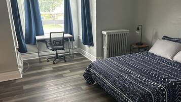 2 多间卧室、熨斗/熨衣板、WiFi、床单