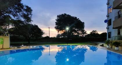3 Bedroom Apartment- Greenside retreat at golf course. 10 min from the airport.