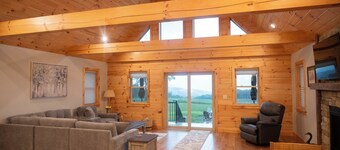 Grand View Lodge, Fantastic new custom built home with lake view!
