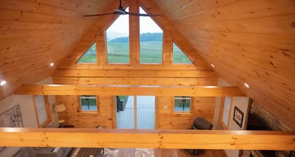 Grand View Lodge, Fantastic new custom built home with lake view!