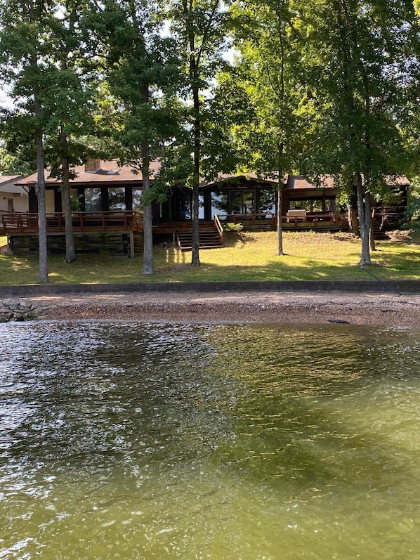 Exterior - Beautiful lake front house in Osage beach. With dock, deck and other amenities. (Osage Beach)