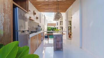 Vila exclusiva | Cozinha privada | Geladeira, micro-ondas, cooktop, torradeira