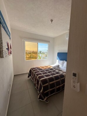 3 bedrooms, iron/ironing board, free WiFi