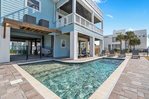A heated pool - Heated pool, Beach Gear, Great for Families, Direct Beach Access, Gulf Views (Pensacola Beach)