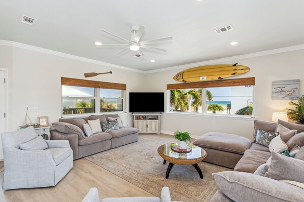 Smart TV, DVD player, livros