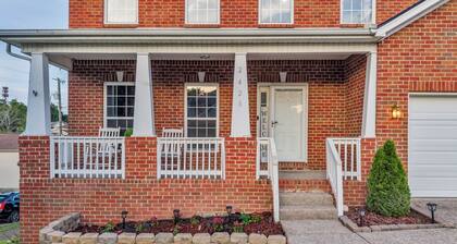 Charming 3 Bedroom Home Near BNA Airport!