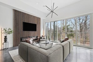 TV, fireplace, offices