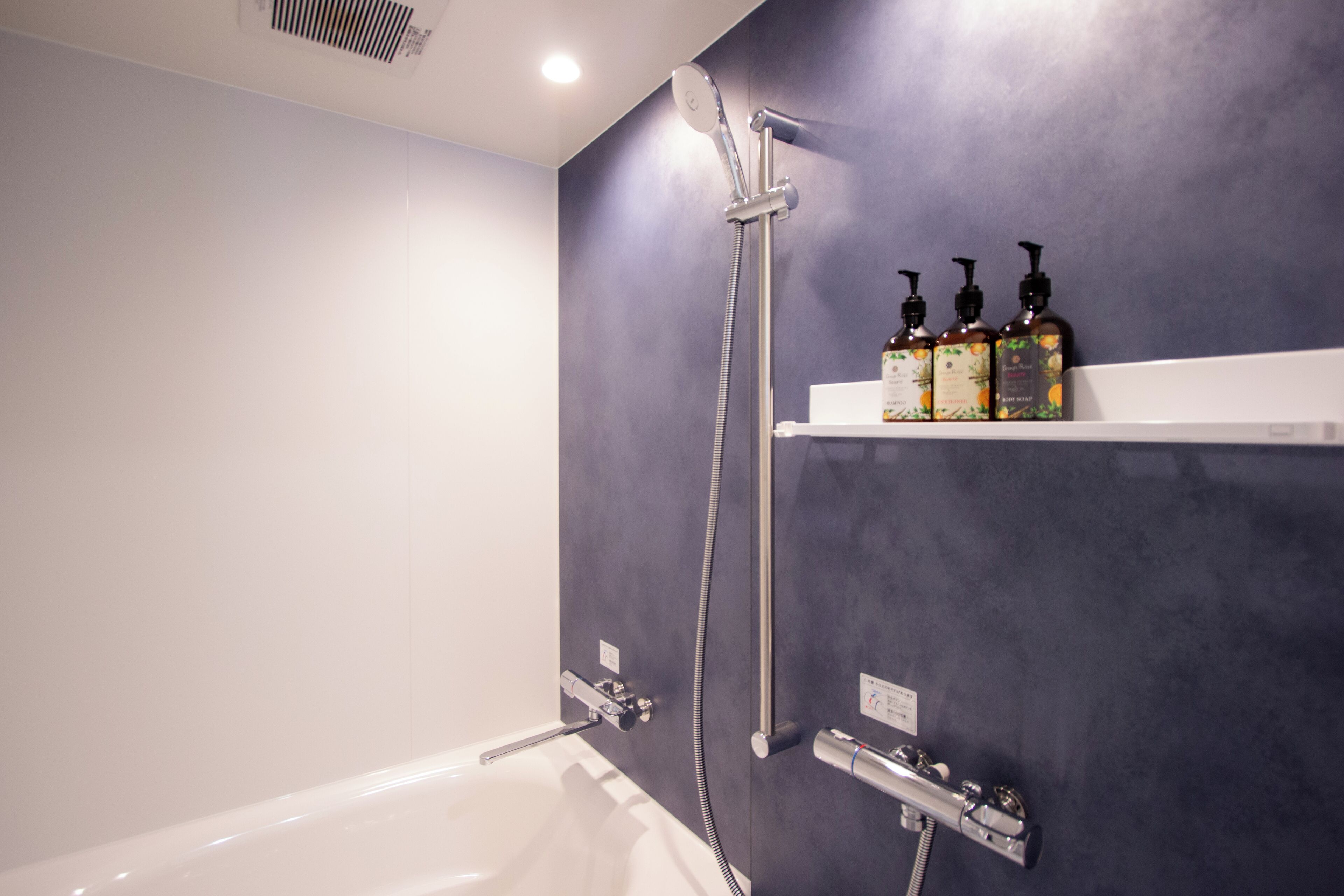 Comfort Triple Room | Bathroom | Hair dryer, slippers, bidet, towels