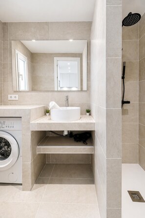 Hair dryer - Renovated apartment with sea views, near the Camí de Ronda and with outdoor parking space (Building Belleza Faro) (Roses)