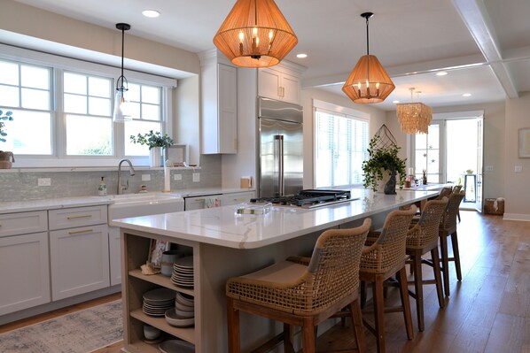 Microondas, horno, placa de cocina, lavavajillas