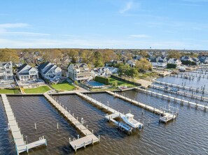 Marina - Large waterfront home w/ pool (Brick Township)