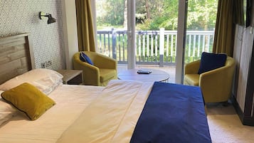 2 bedrooms, bed sheets