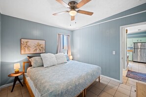 2 chambres, fer et planche à repasser, Wi-Fi, draps fournis