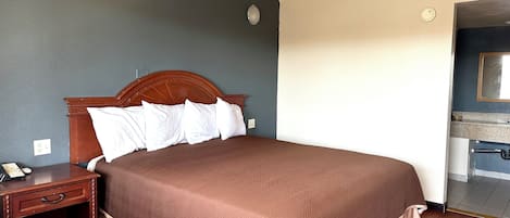 Individually furnished, desk, soundproofing, free WiFi