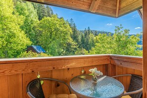 Outdoor dining - Suite Alder embraced by nature, Slovenj Gradec, Slovenia (Slovenj Gradec)