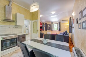 Fridge, oven, stovetop, dishwasher - Grad Inn Boutique Villa Apt Rosemary, Gračišče, Slovenia (Gračišče)