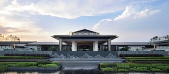 Intercontinental Xiangyang by IHG