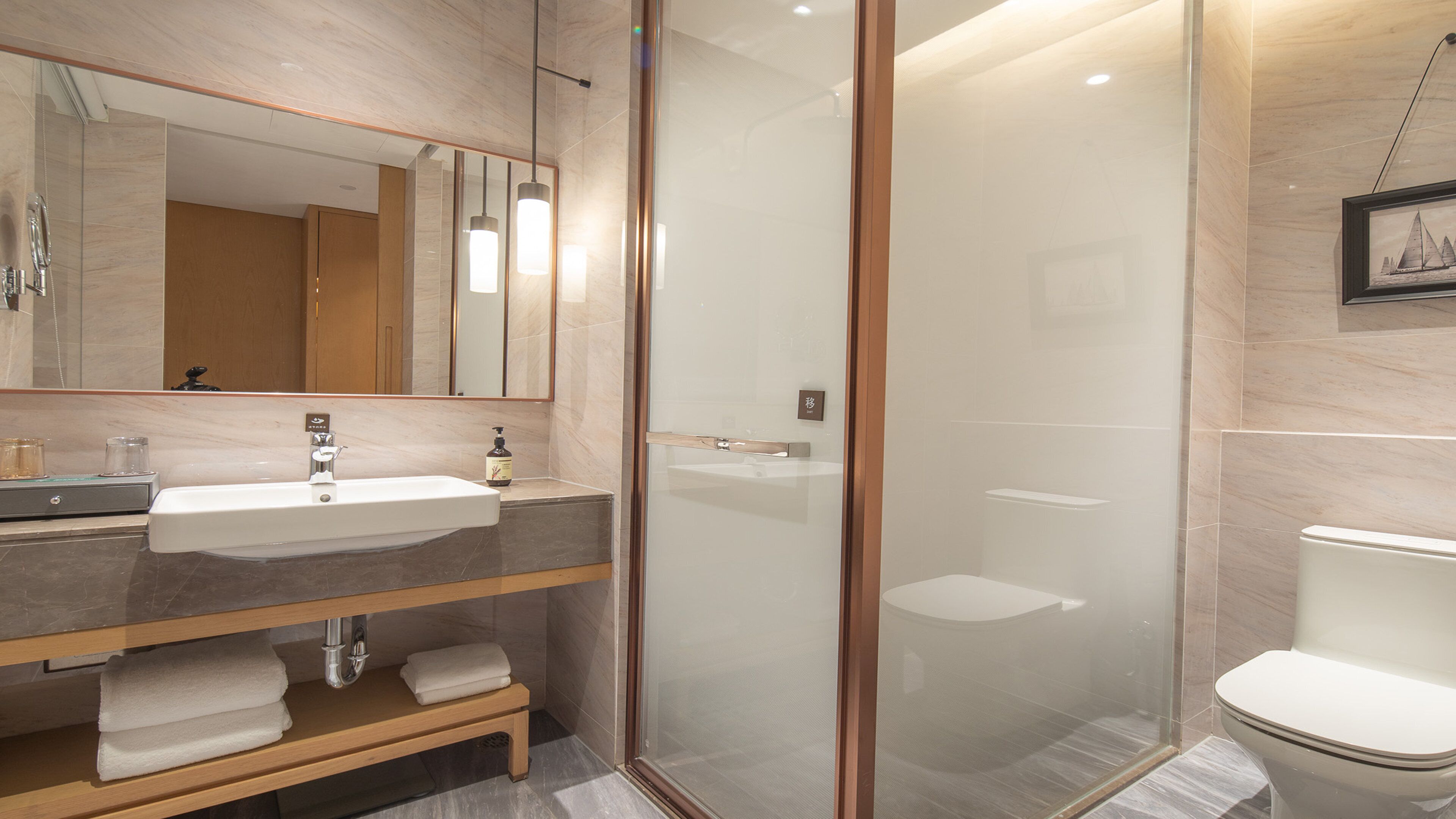 Free toiletries, bathrobes, slippers